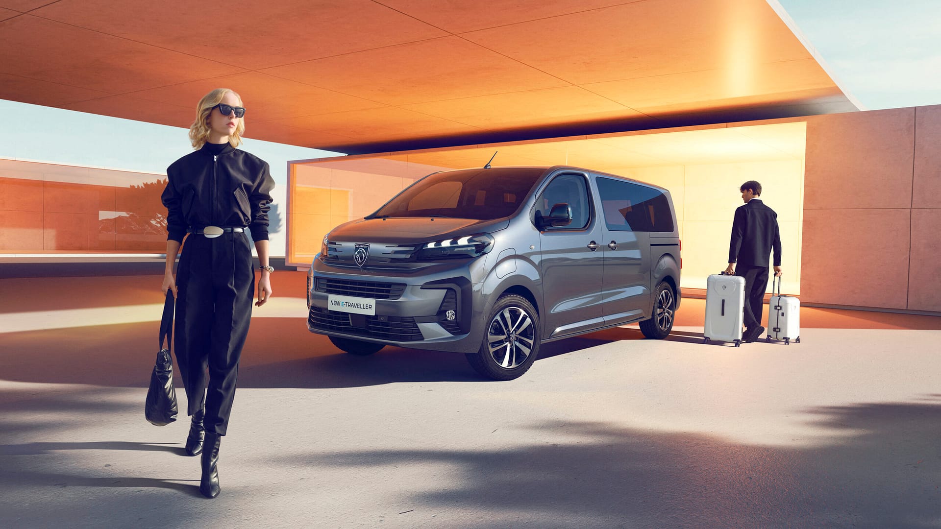Der PEUGEOT E-Traveller soll Familien wie auch Unternehmen die Personen befördern, ansprechen.