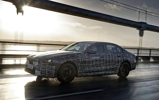 Beim Roadtrip konnte der elektrische 5er seine Langstreckentauglichkeit bereits vor Serienbeginn unter Beweis stellen.