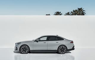 Der BMW i5 eDrive 40 bietet viel Platz für die Langstrecke.