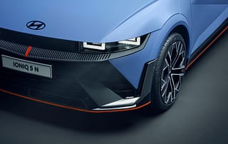 Mit seinen sportlichen Anbauteilen überzeugt der Hyundai IONI5 N nicht nur bei den Leistungsdaten