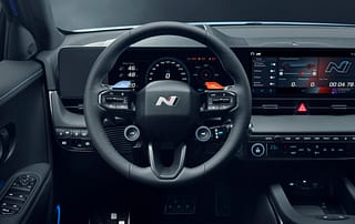 Das N-Lenkrad macht sich gut im Hyundai IONI5 N