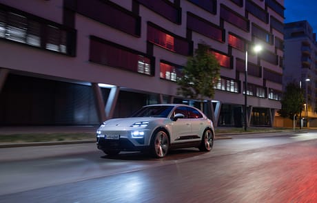 Der Macan hat erstmals zweigeteilte Leuchten.