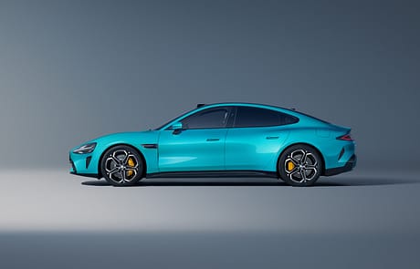 Die Seitenansicht erinnert schon sehr an den Porsche Taycan.