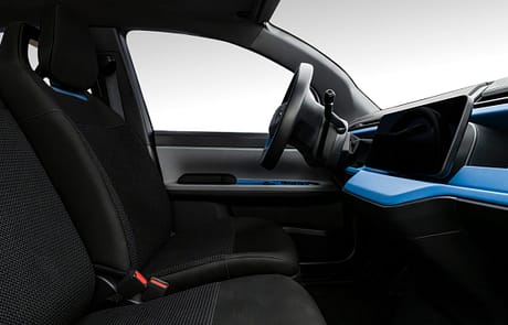 Der Innenraum bietet optional in der vorderen Reihe Platz für bis zu 3 Personen.