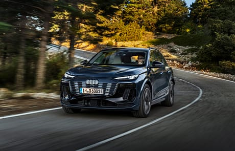 Der Q6 e-tron quattro nutzt einen ASM an der Vorder- und einen PSM Motor an der Hinterachse.