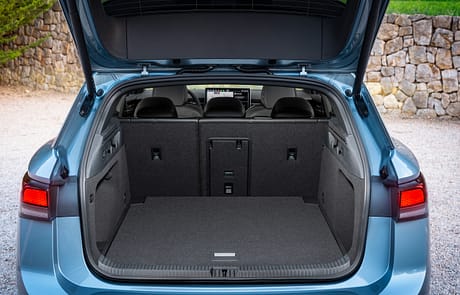 Der Kofferraum des ID.7 Tourer bietet 605 Liter - gemessen bis zur Rücklehne!