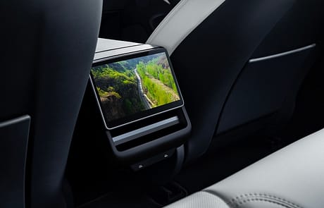 Im Fonds gibt es jetzt ein 8-Zoll-Display