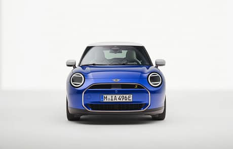 Die Matrix LED Scheinwerfer zeigen ein klares Design.